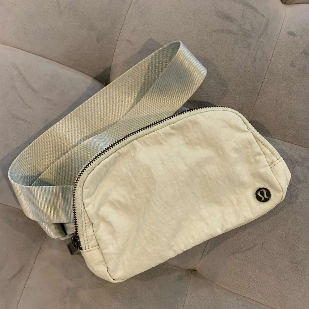 RARE NWOT Lululemon Everywhere Belt Bag Springtime Mint Green - Picture 12 of 16